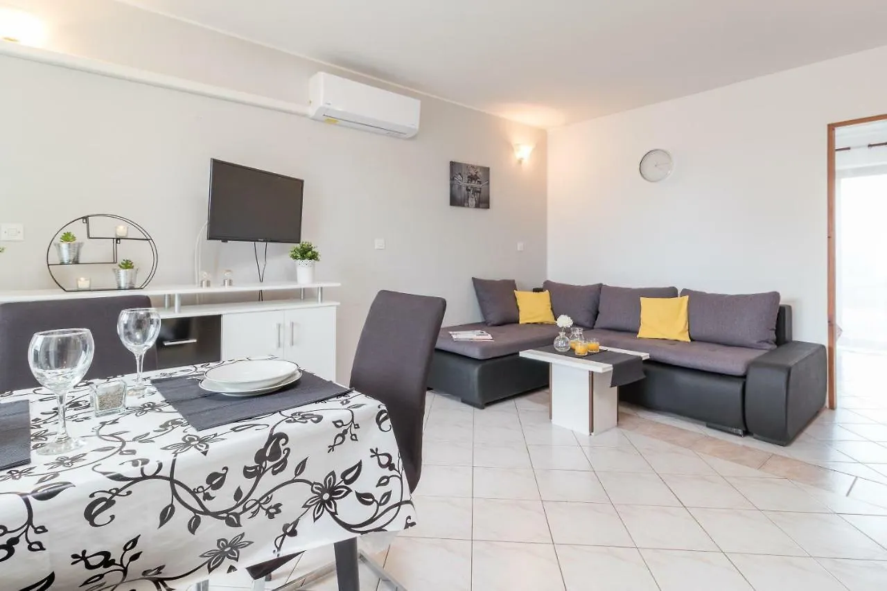 Apartments Rede Pola 0*,  Croazia