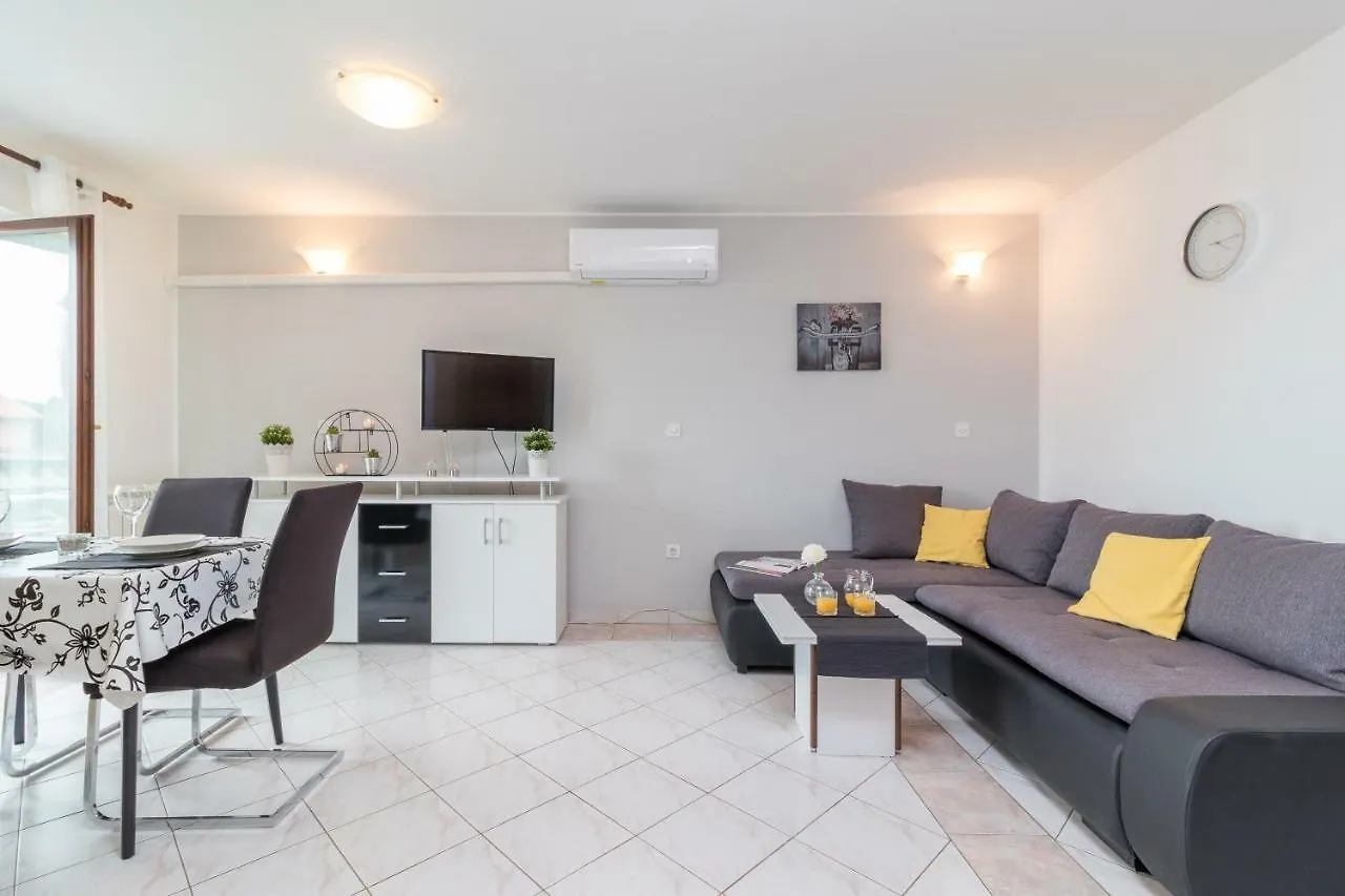 Apartments Rede Pula 0*,